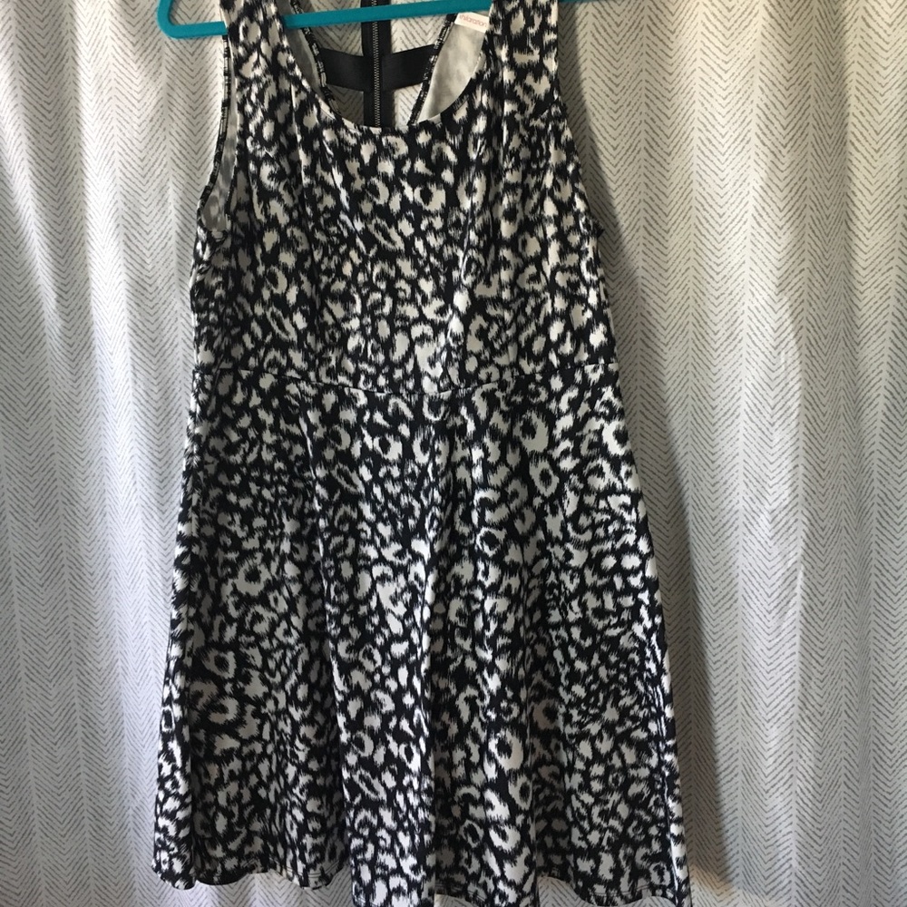 Xhiloration Black and white Ikat pattern dress